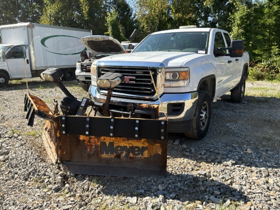 2015 GMC Sierra 2500HD 4X4 4 Door Pickup Truck W/ MEYER SV-8.5 Plow