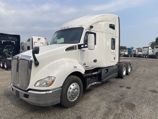 2016 Kenworth T680 Double Bunk Sleeper Semi Truck