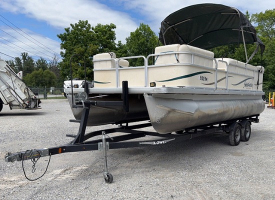 2007 GODFREY SWEETWATER 2086 TUSCANY SERIES PONTOON BOAT w/ 2020 KARAVAN TRAILER