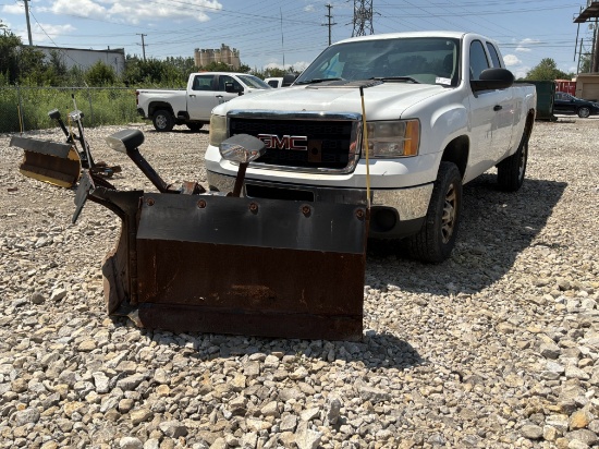 2013 GMC Sierra 2500HD 4X4 Pickup Truck W/ Meyer SV-8.5 Plow