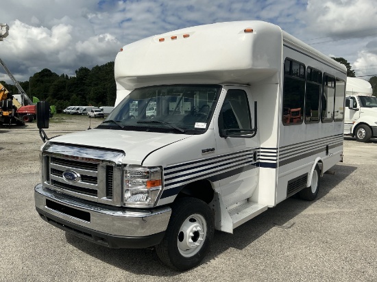 2017 Ford E-350 Handicap Accessible Passenger Bus