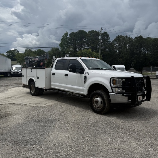 2019 Ford F-350 XL Extended Cab 4X4 Service Truck w/ Venturo ET12 Crane