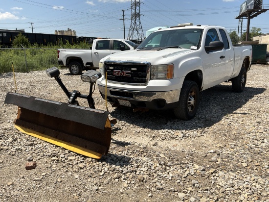 2013 GMC Sierra 2500HD 4X4 Pickup Truck W/ MEYER ST-7-5 Plow