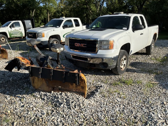2013 GMC Sierra 2500 HD 4X4 Pickup Truck W/ MEYER SV-8.5 Plow Attachment