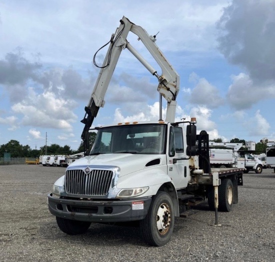 2004 INTERNATIONAL DURASTAR 4300 FLATBED TRUCK w/ NATIONAL CRANE N65A KNUCKLE BOOM CRANE