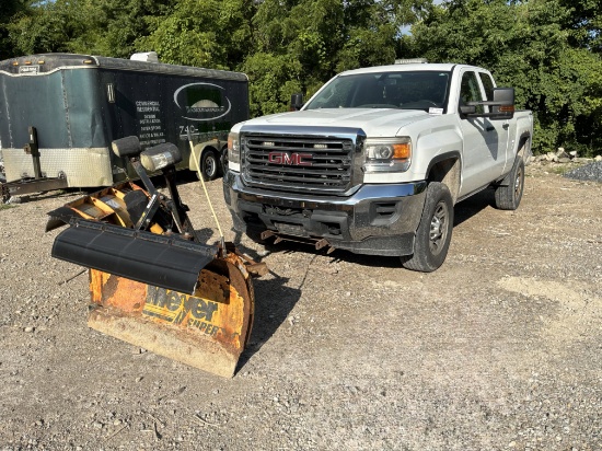 2015 GMC Sierra 2500HD 4X4 W/ MEYER SV-8.5 Plow