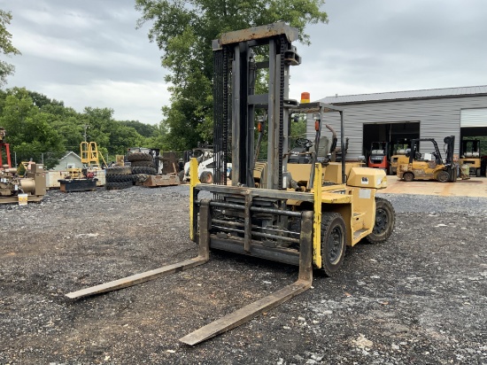 Caterpillar DP100 22,000 Pound Forklift