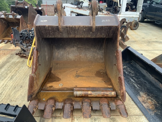 John Deere 470G 5 Foot Toothed Bucket