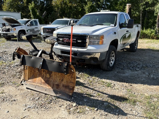 2013 GMC Sierra 2500HD 4X4 Pickup Truck W/ MEYER SV-8.5 Plow