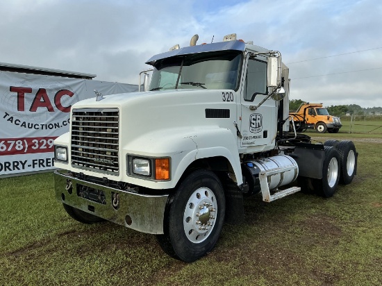 2011 MACK PINNACLE DAY CAB SEMI TRUCK