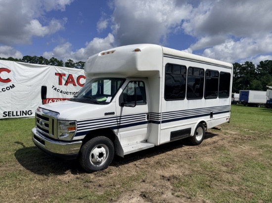 2017 Ford E-350 Handicap Accessible Passenger Bus