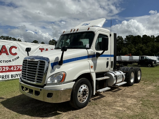 2014 Freightliner Cascadia Day Cab Semi Truck