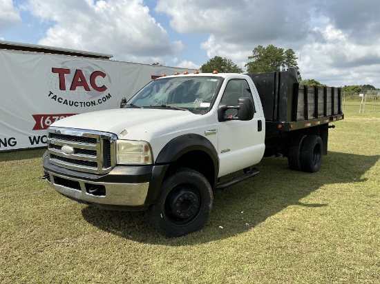 2005 Ford F-450 Super Duty Dump Truck