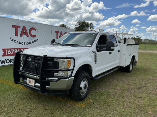 2019 Ford F-350 XL Extended Cab 4X4 Service Truck w/ Venturo ET12 Crane
