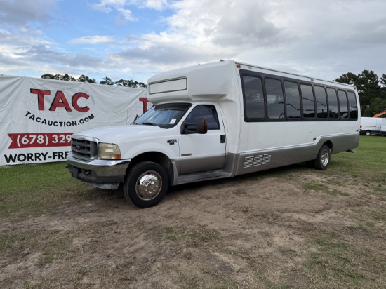 2004 Ford F-550 Super Duty 30 Passenger Bus