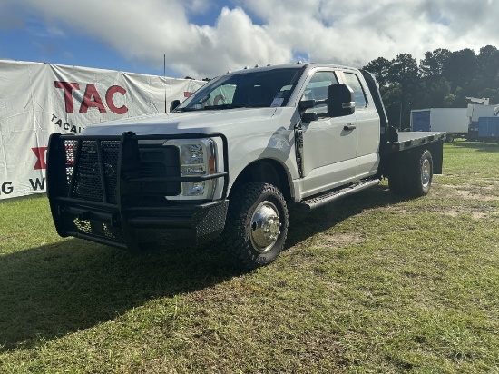 2023 Ford F-350 Flatbed Truck