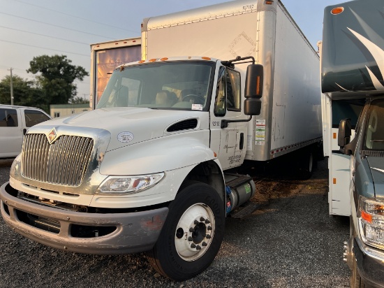 2019 International MA025 26ft Box Truck w/ Liftgate