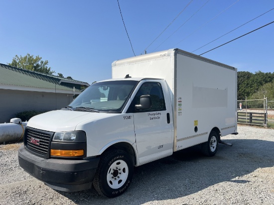 2019 GMC Savana 12ft Box Truck