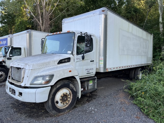 2017 Hino 268 26ft Box Truck w/ Liftgate