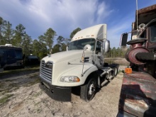 2012 Mack Pinnacle Day Cab Semi Truck