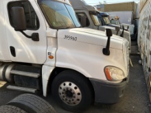 2016 Freightliner Cascadia Double Bunk Sleeper Semi Truck