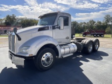 2018 Kenworth T880 Day Cab Semi Truck