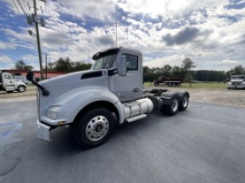 2018 Kenworth T880 Day Cab Semi Truck
