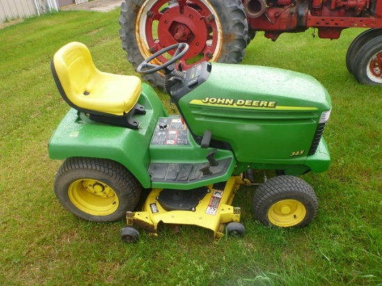 John Deere 345 Lawn Tractor