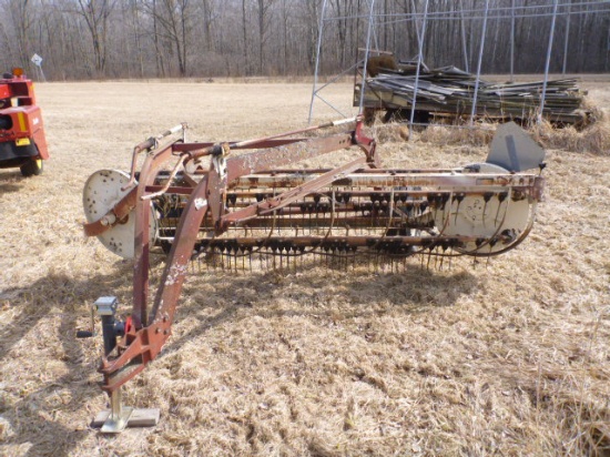 IH 35 side delivery rake