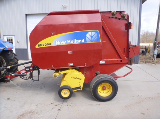 2013 New Holland BR 7060 round baler