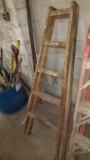 5 ft wood step ladder