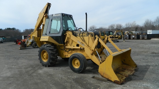 Case 680h Backhoe