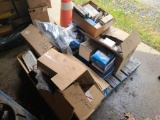 Pallet Lot - Wheel Hubs, Bearings, Headlight