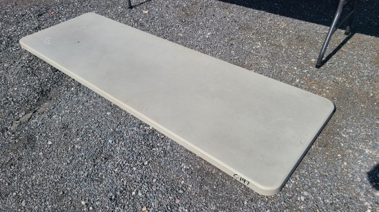 Folding table