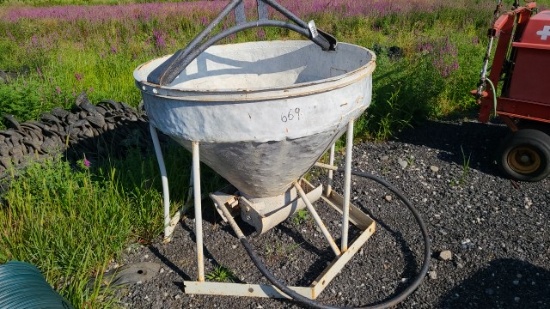 Cement hopper