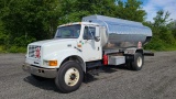 1999 International 4900 Oil Truck