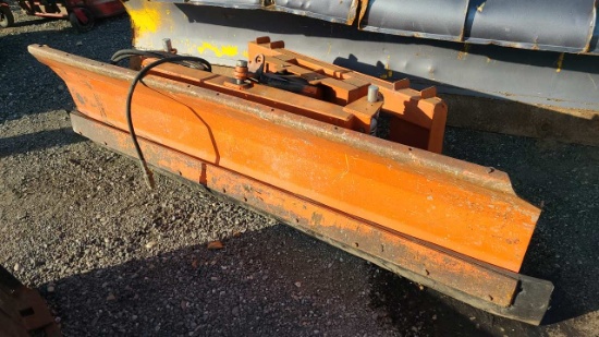 Hydraulic angle plow