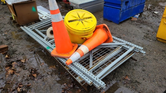 Pallet - Racking, road cones