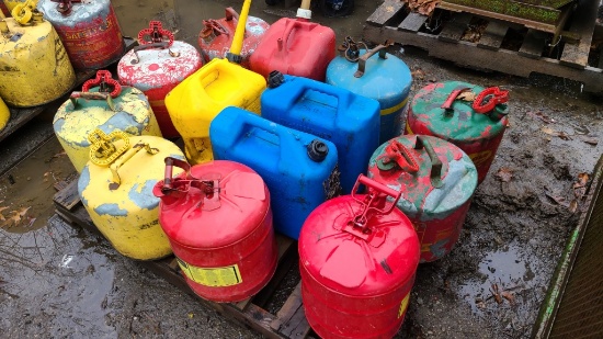 Pallet - Misc. Fuel Cans / Diesel Cans