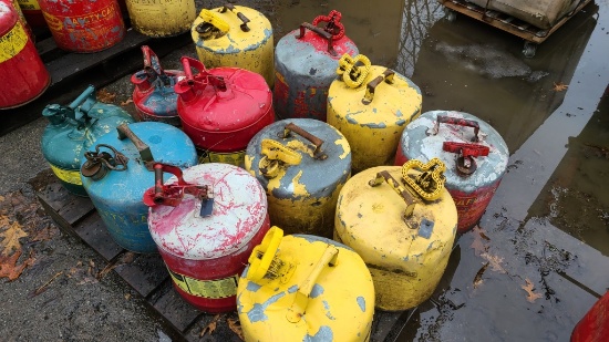 Pallet - Misc. Fuel Cans / Diesel Cans
