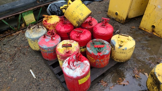 Pallet - Misc. Fuel Cans / Diesel Cans