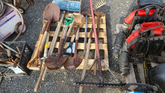 Pallet assorted hand tools