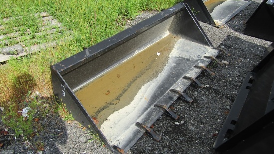 New 72" Skidsteer Bucket w/ teeth