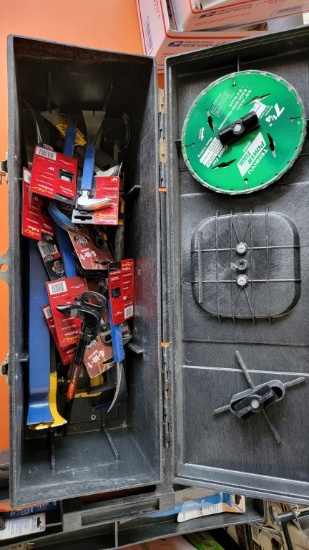 Tool with proclaw molding and pry tools,