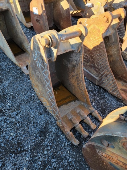 18" CAT Bucket