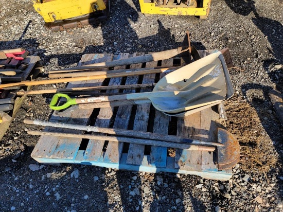 Pallet lot shovels and scrapers