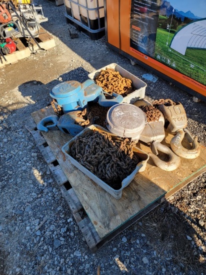 Pallet lot- chains and lifts