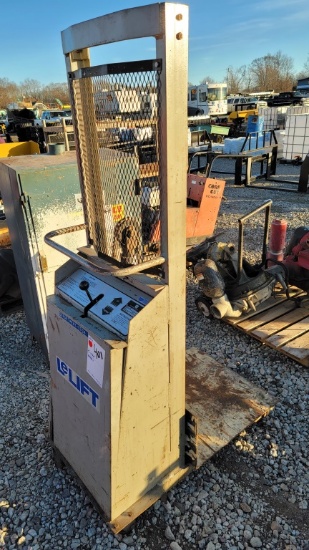 Lee electric forklift