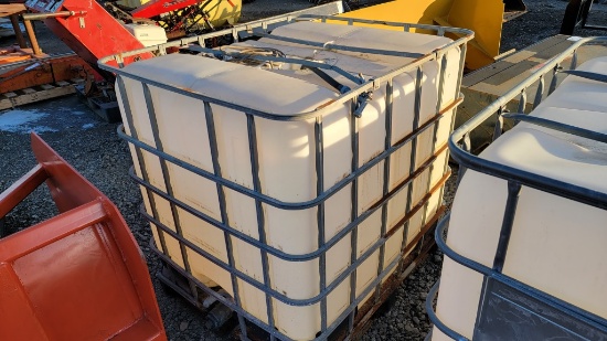Poly tank with cage