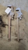 2x pipe wrenches